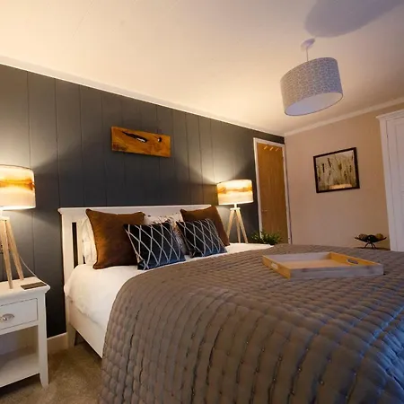 Hollicarrs - The Rushes Lodge Riccall