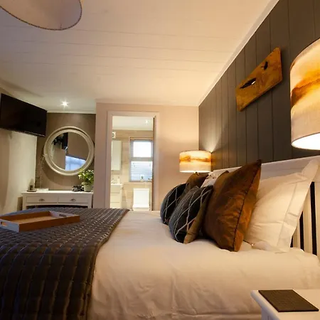 Hollicarrs - The Rushes Lodge