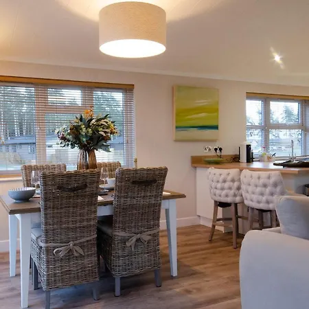 Lodge Hollicarrs - The Rushes *