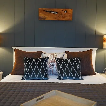 Hollicarrs - The Rushes Riccall