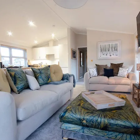 Hollicarrs - The Rushes