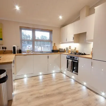 Hollicarrs - The Rushes