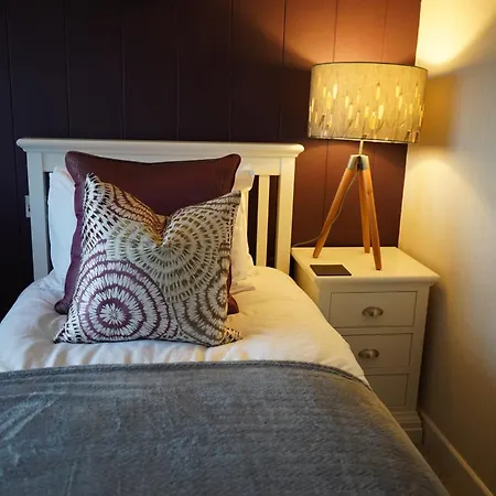 Hollicarrs - The Rushes 롯지 *