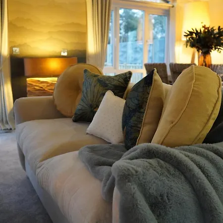 롯지 Hollicarrs - The Rushes *